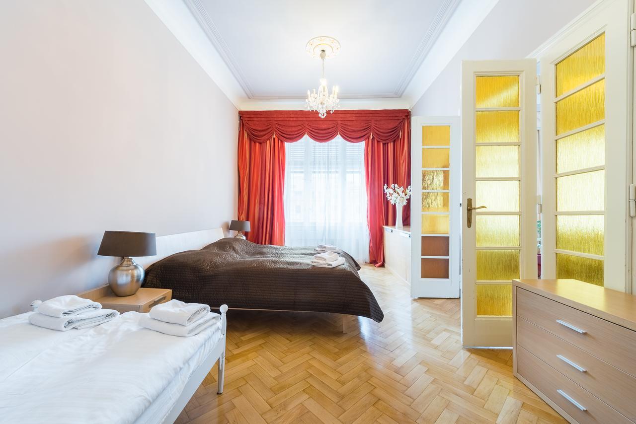 Wenceslas Square Apartment Prag Exteriör bild