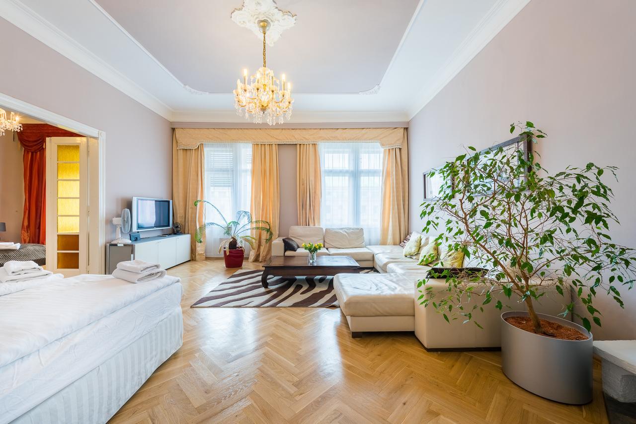 Wenceslas Square Apartment Prag Exteriör bild