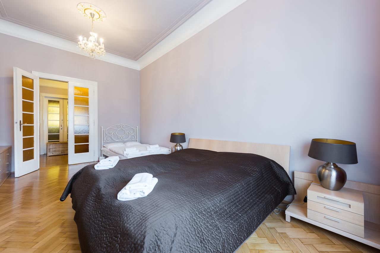 Wenceslas Square Apartment Prag Exteriör bild